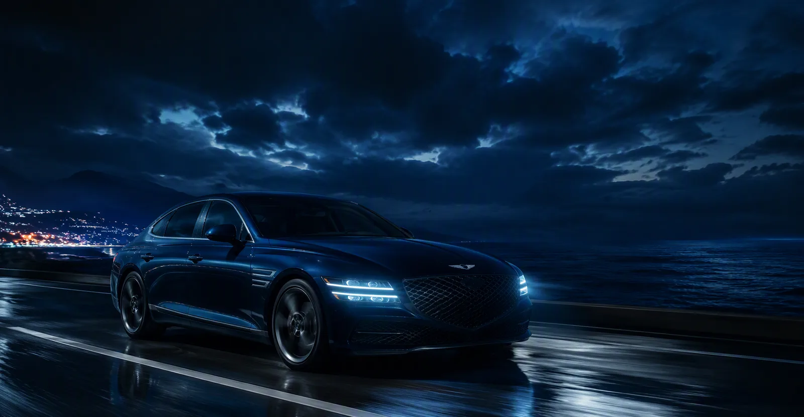 Mașină premium CBR Rent pe șosea nocturnă — închirieri auto București